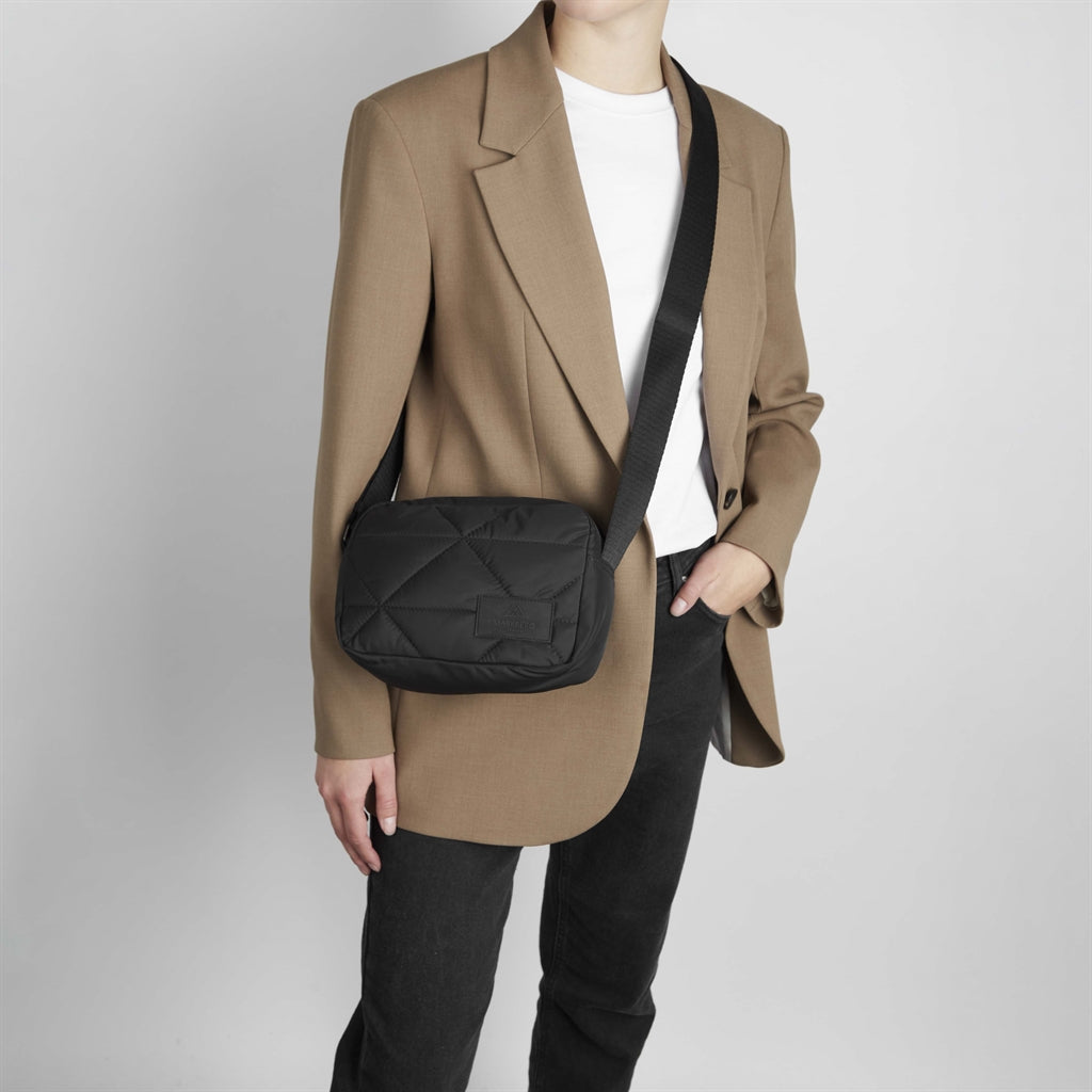 mand med maisie sort crossbody taske