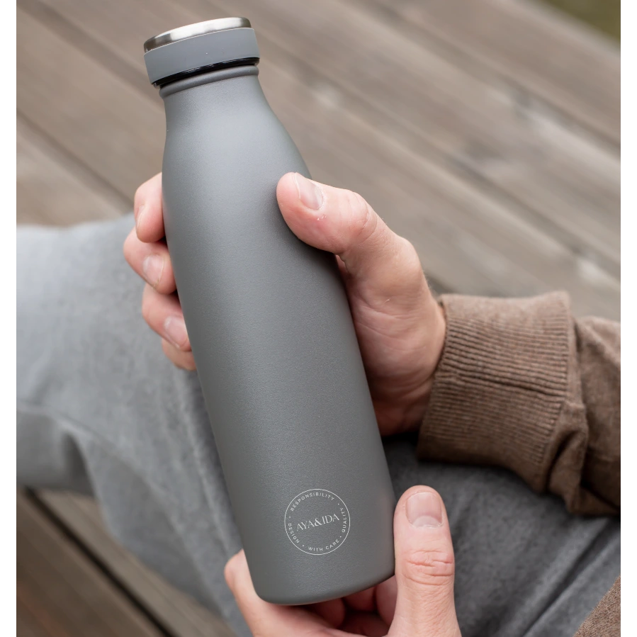 Aya og Ida drikkeflaske 500 ml mørkegrå, miljø