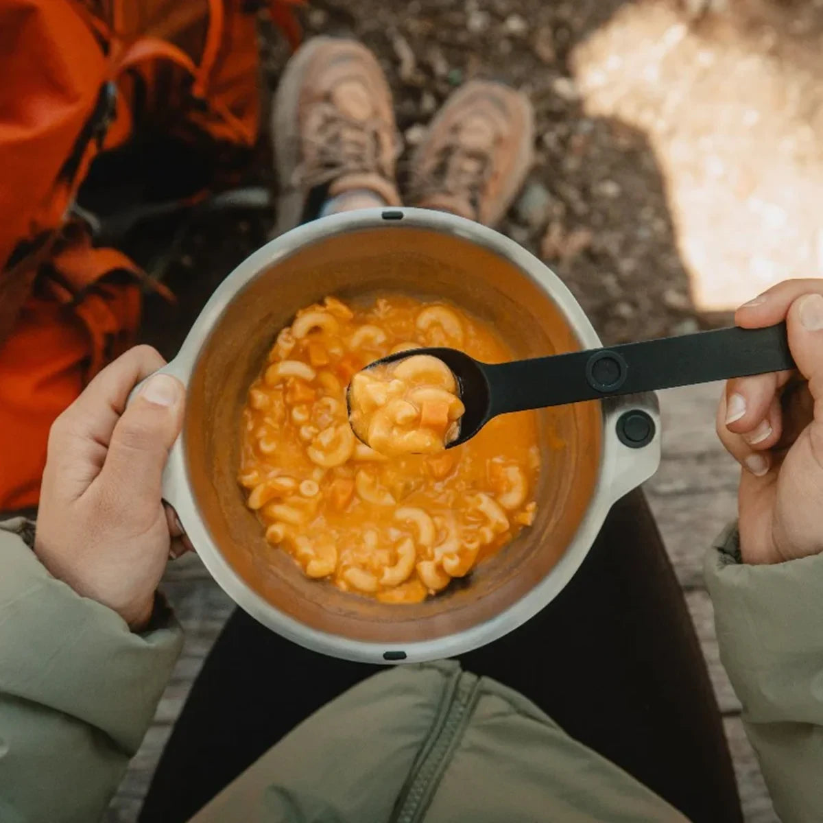 Magware skål med mad og ske