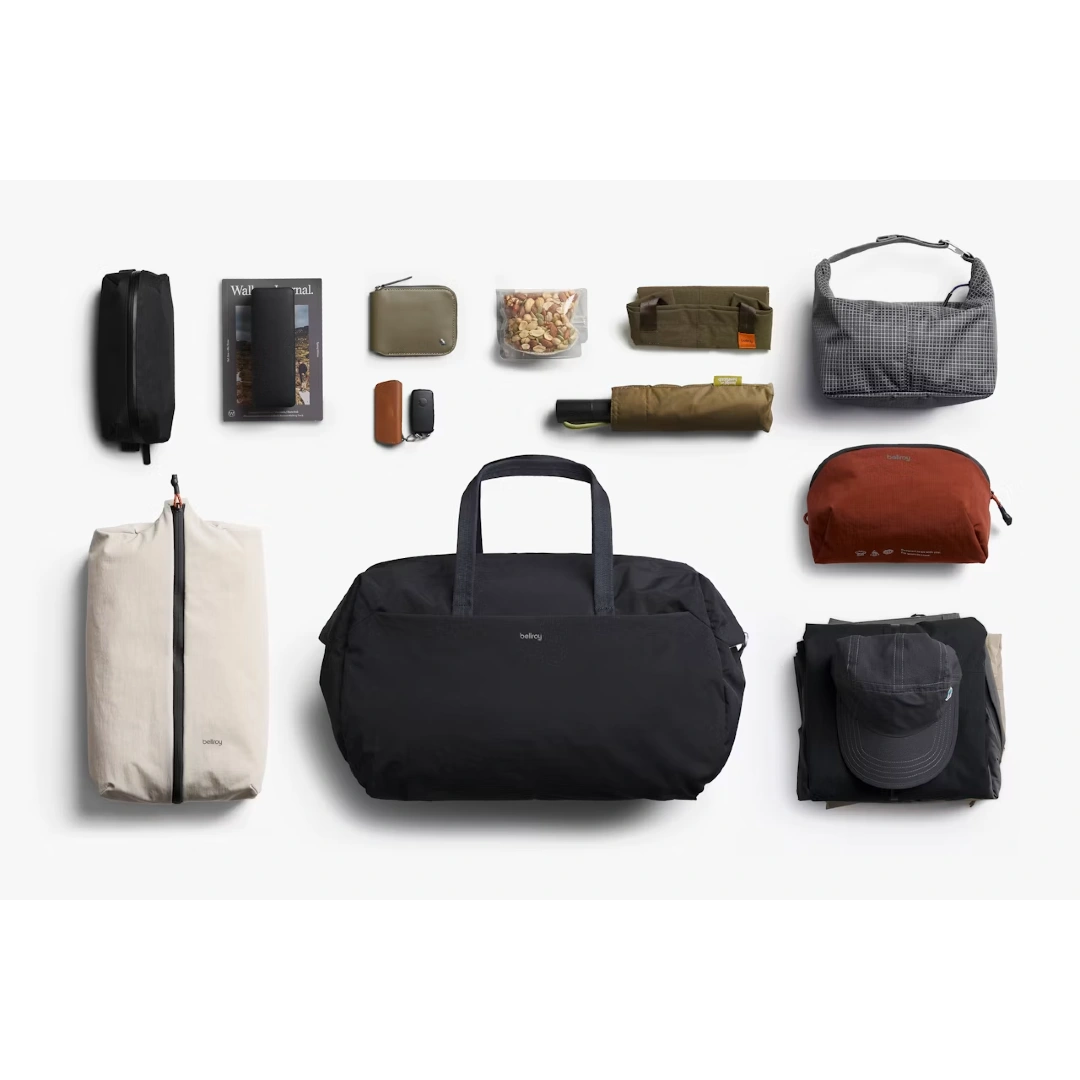 Bellroy Lite Duffel 40 liter, Sort, flatlay