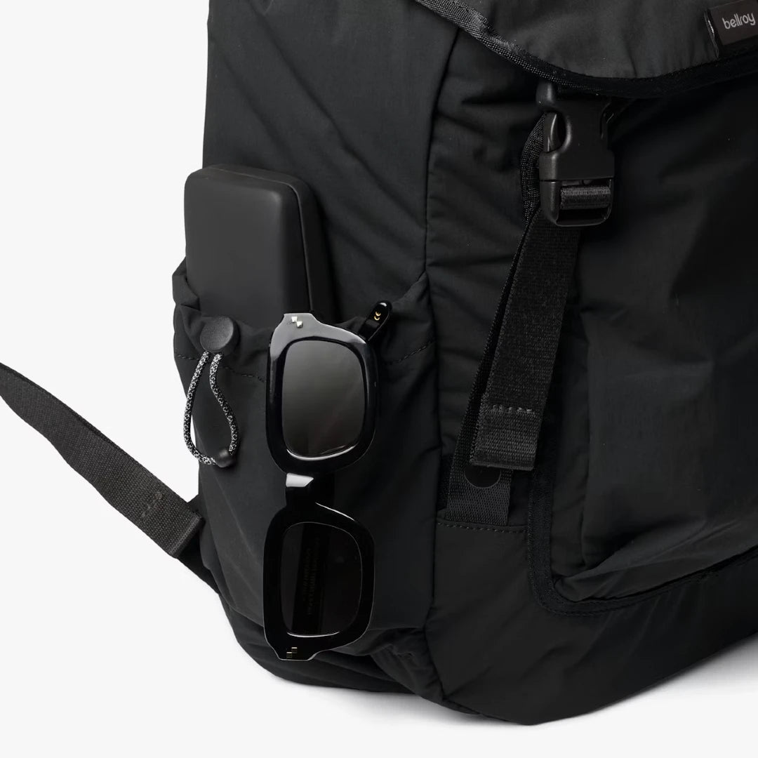 Bellroy Cinch Sort Rygsæk sidelomme med elastik