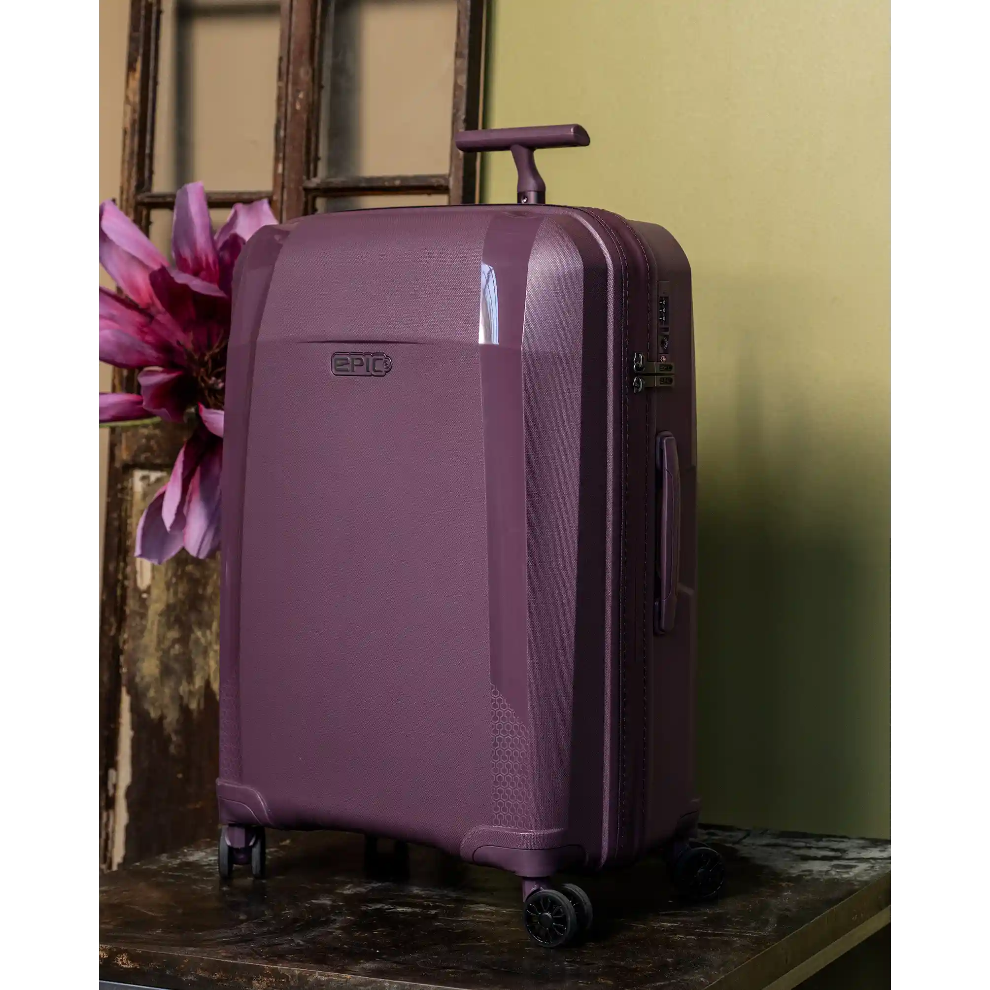 Epic Phantom SL kuffert i farven Spicy Plum, miljøbilde