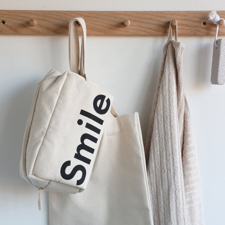 Designletters Rejse Toilettaske Hvid Blacksmile miljø