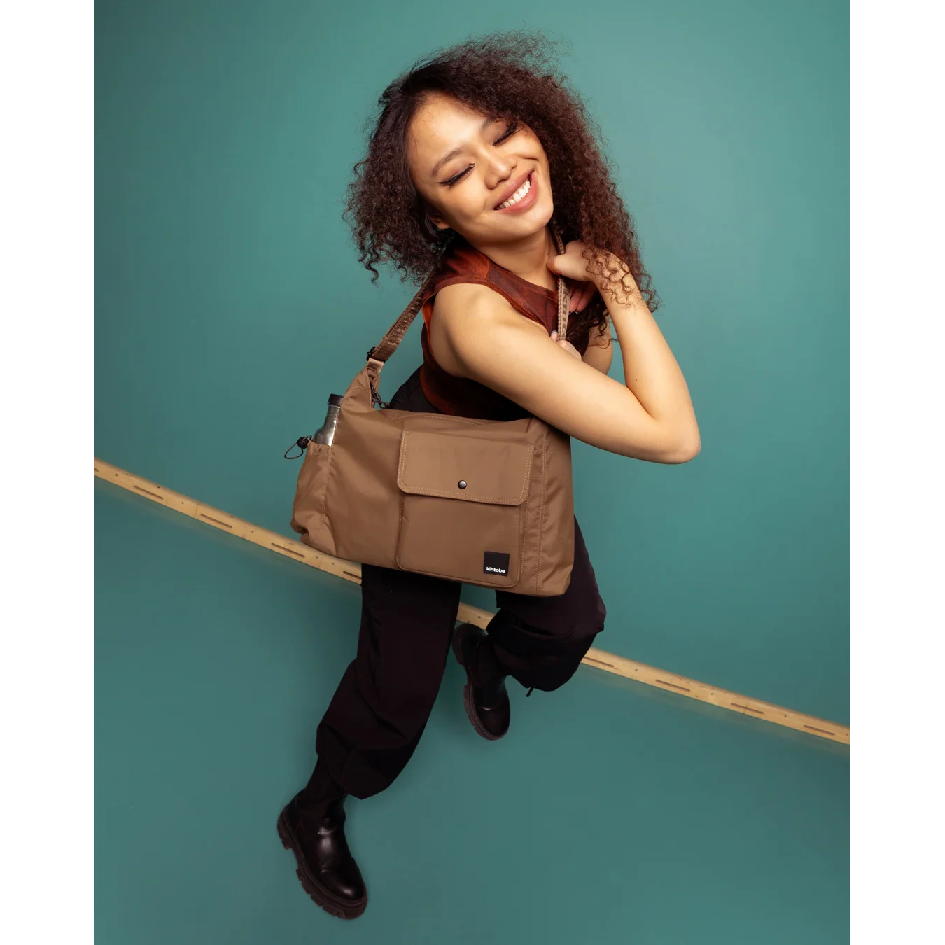 model med kintobe milo brun taske