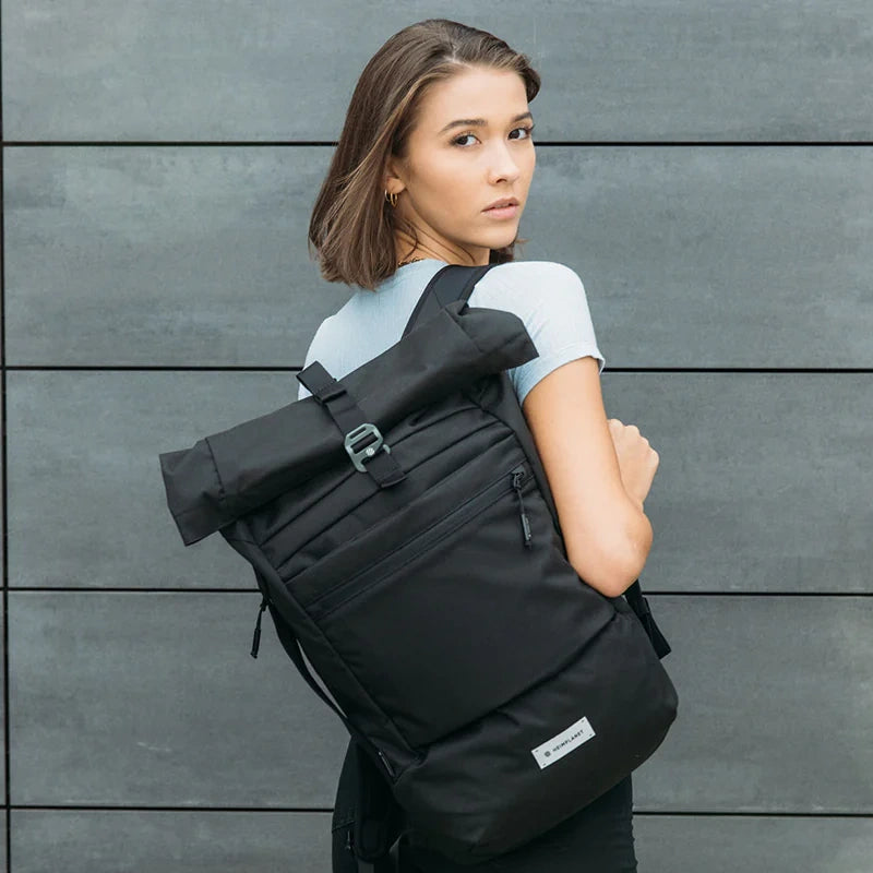 model med Heimplanet Carry Essentials Sort Rygsæk