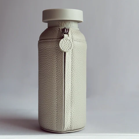NAAL drikkeflaske med gråt lædersleeve