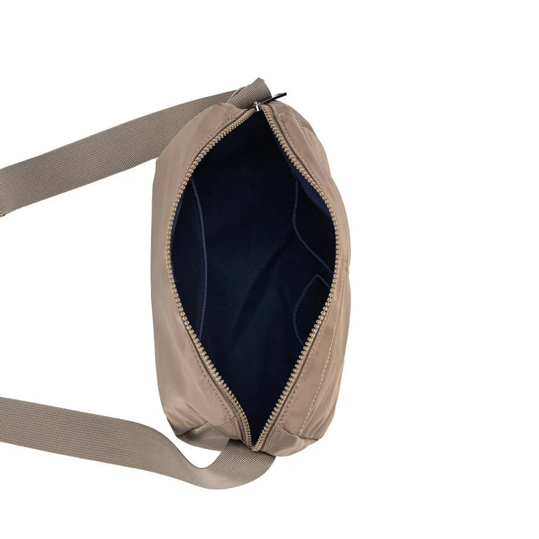 Arcus cossbody brun åben