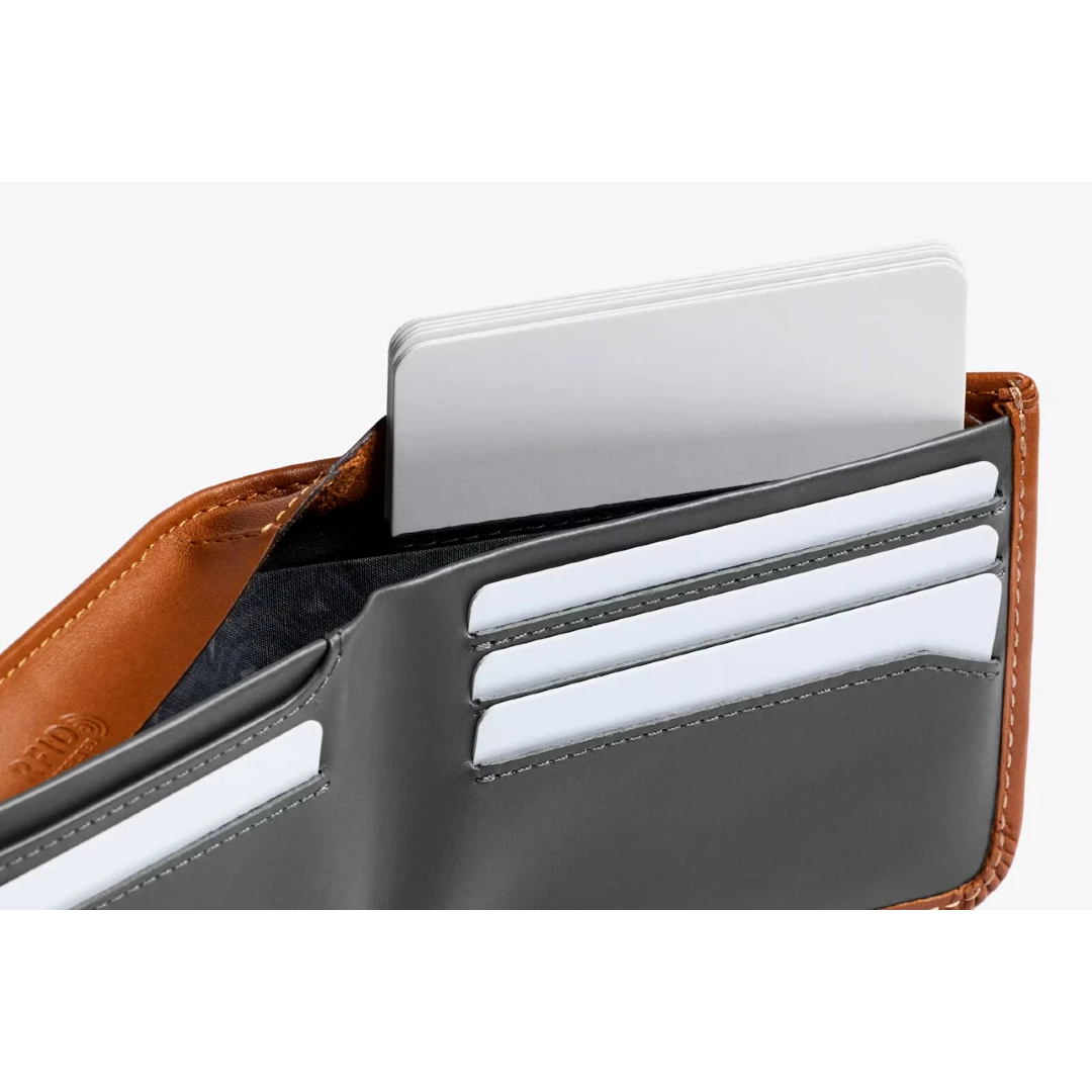 Bellroy Hide and Seek pung karamel, med kort