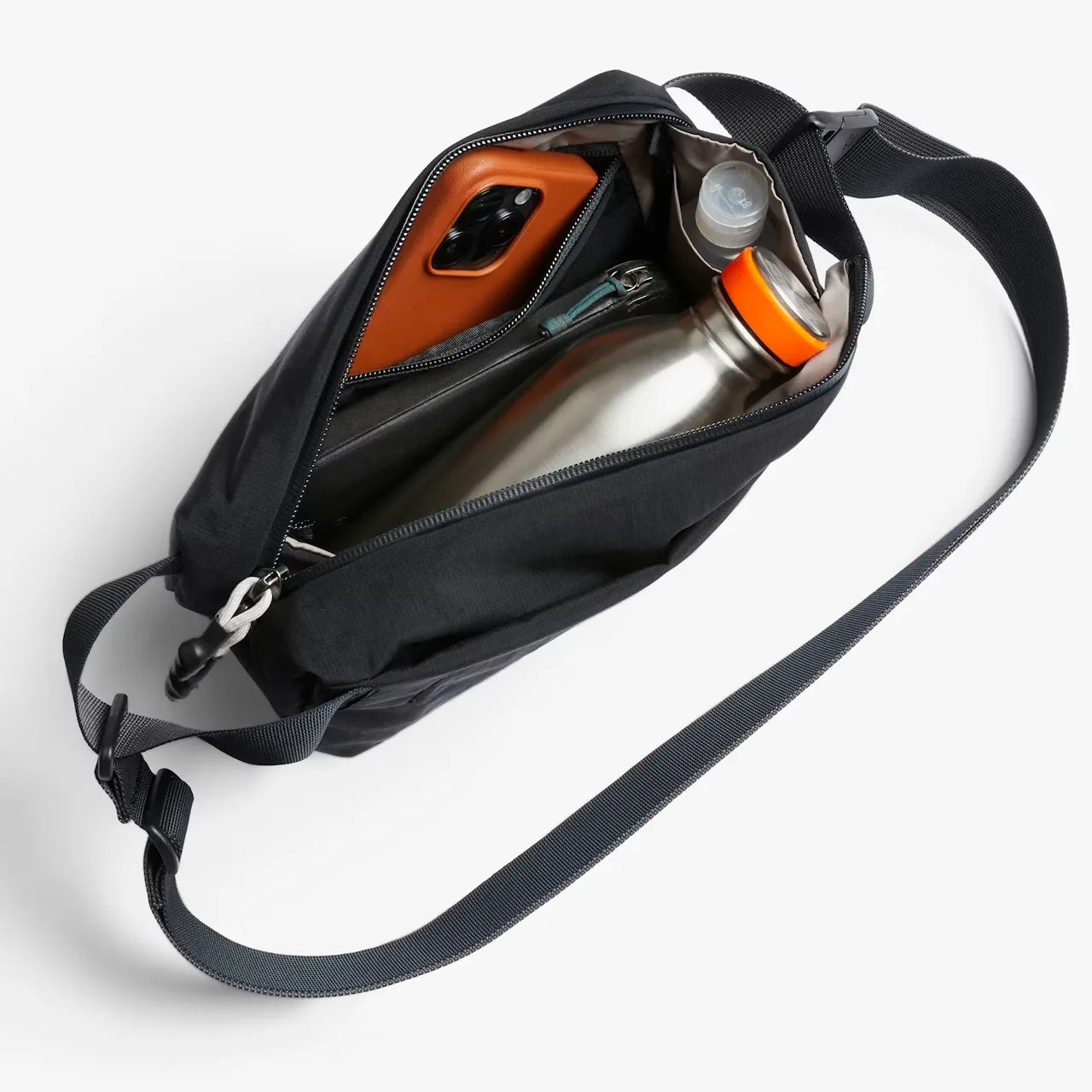 Bellroy lite sling mini sort, med åbne lommer