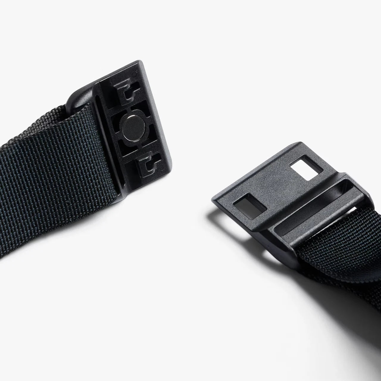 Bellroy lite sling mini sort, magnetisk spænde