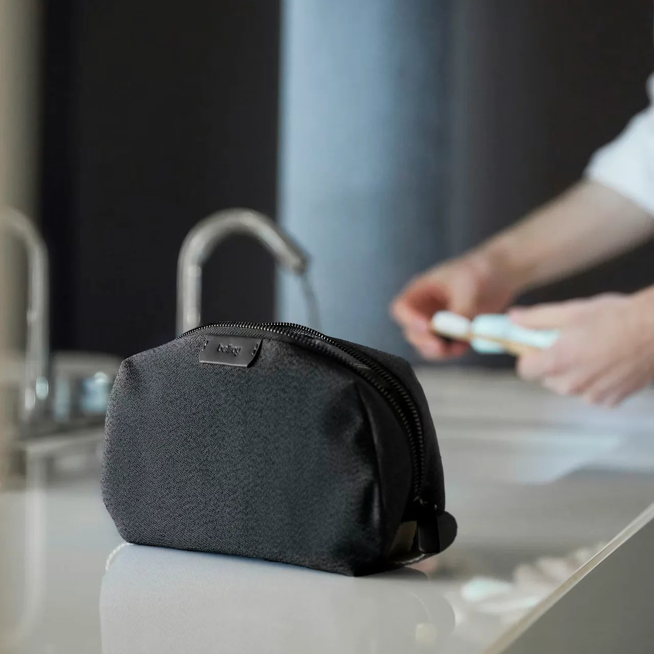Bellroy toiletry kit, sort, i milieu