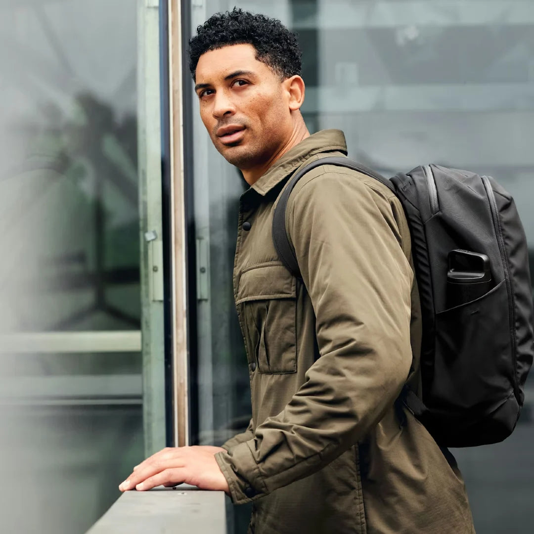 Mand med bellroy transit workpack 20L