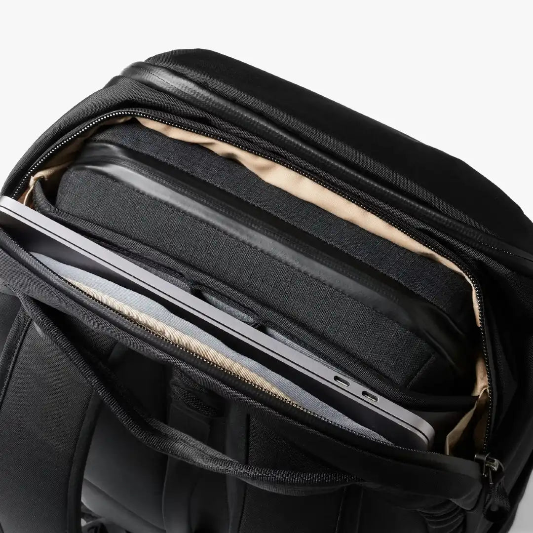 bellroy transit workpack 20L. åben set fra toppen