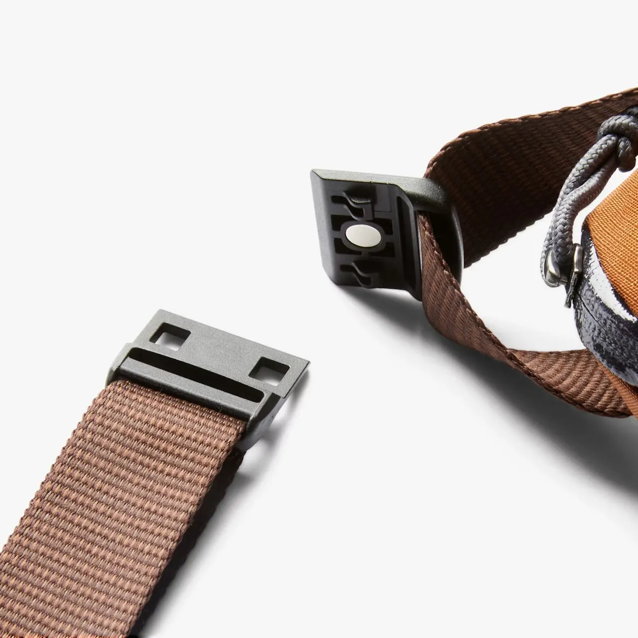 Bellroy Venture Ready sling 2,5 liter, Bronze, magnetisk klikspænde
