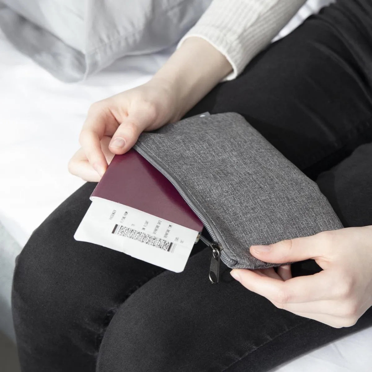 Accessory organizer med pas og boarding kort i