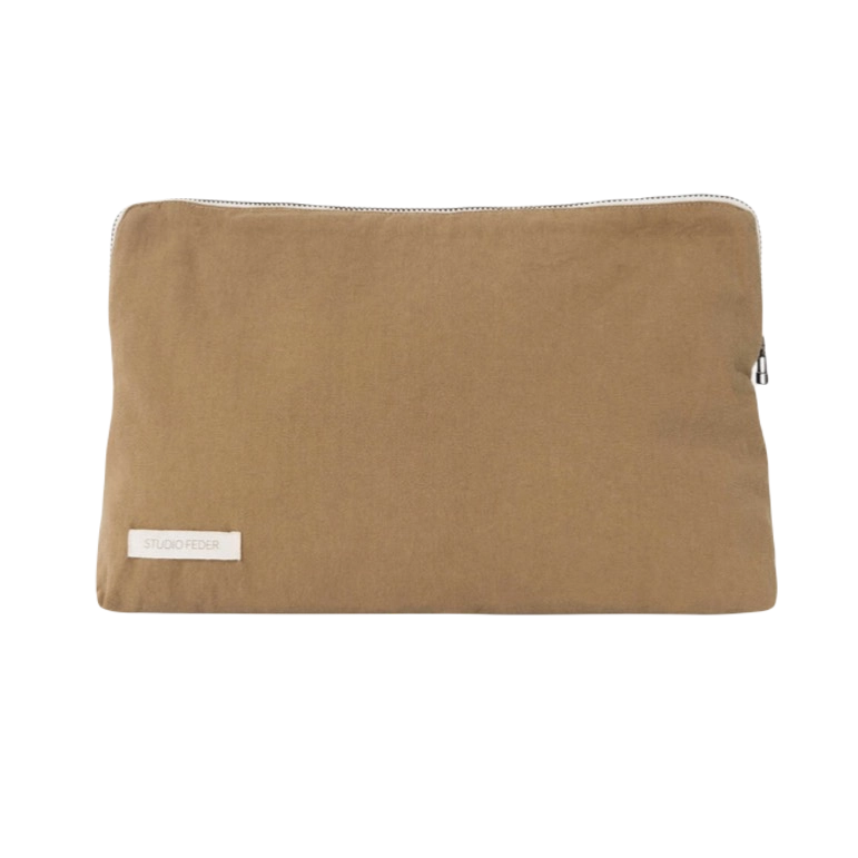 Studio feder toilettaske model celia camel farvet set forfra
