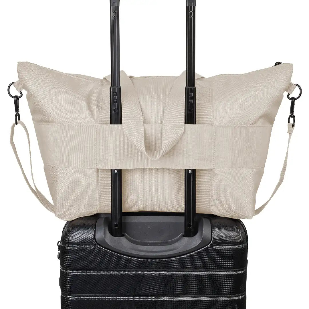 Day Carry-on Bag i farven Pastel Parchment, på kuffert