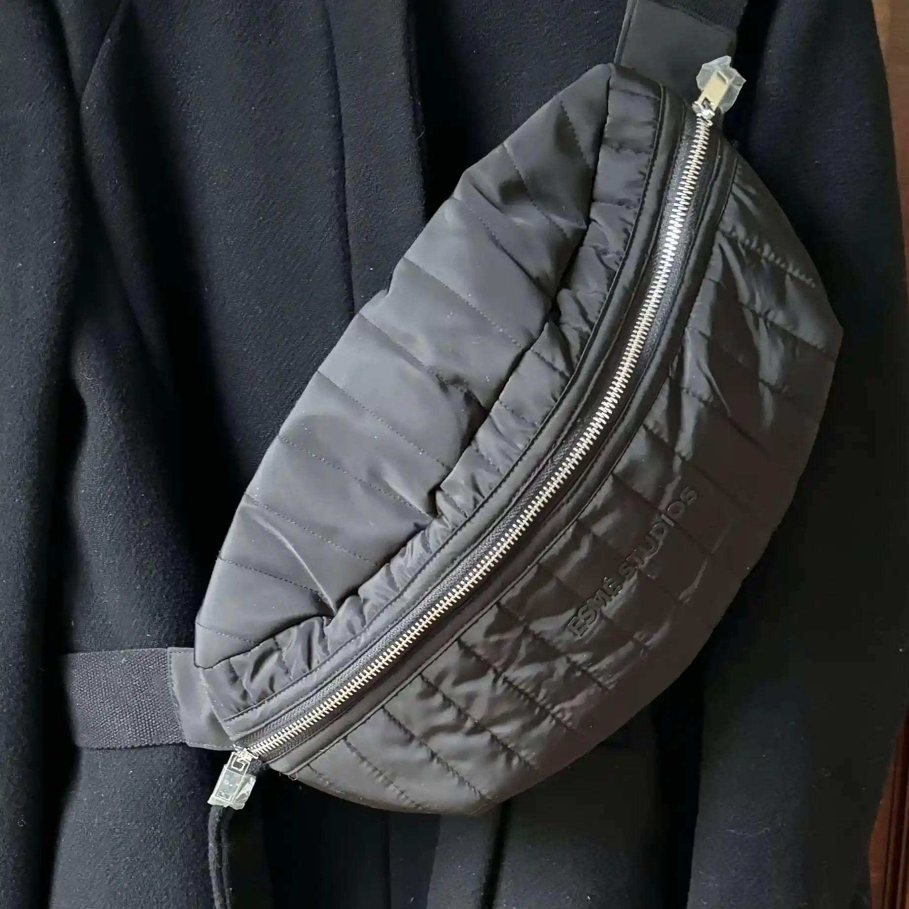 Eskia Bum Bag Esme studios i miljø