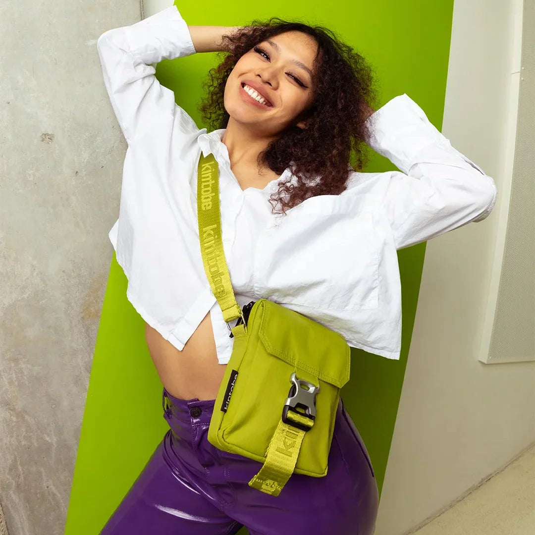 kvinde med nico space green crossbody