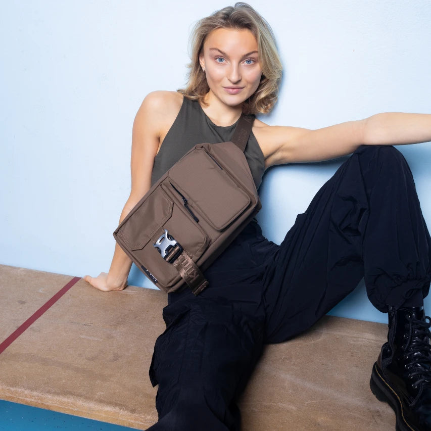 model med kintobe luca brun taske