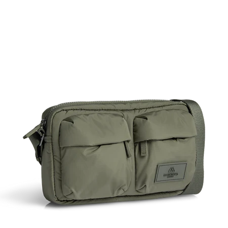Markberg Beat Crossbody Olive, skråt forfra