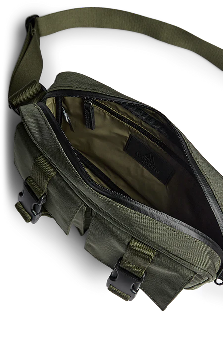 Markberg WestMBG Crossbody Dark Olive, åben
