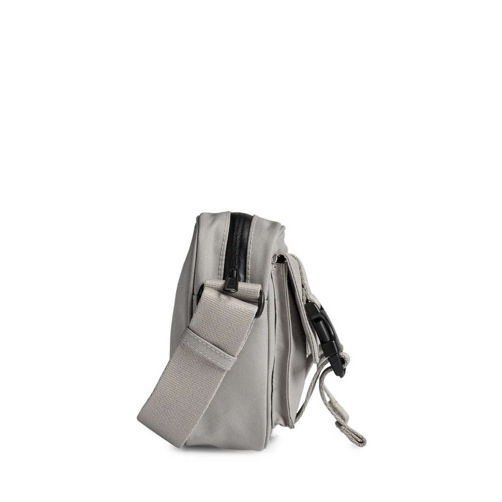 Markberg WestMbg Crossbody Dove Grey ,fra siden