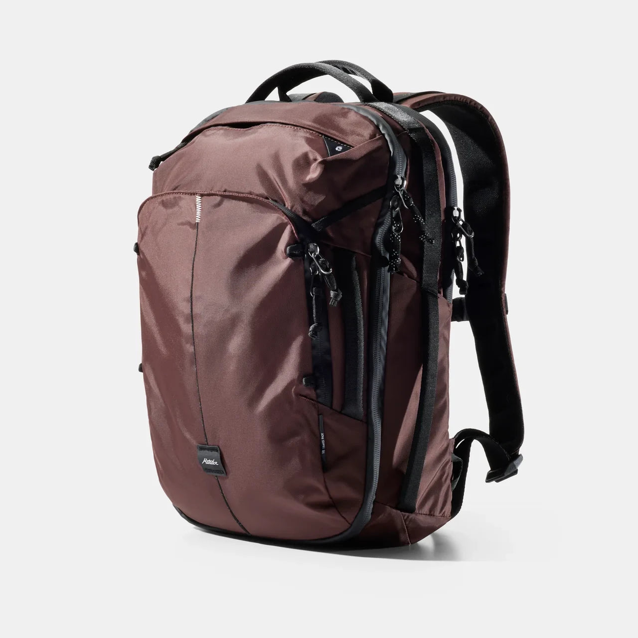 Matador 18 liter personal item travel pack , garnet/rødbrun, forfra