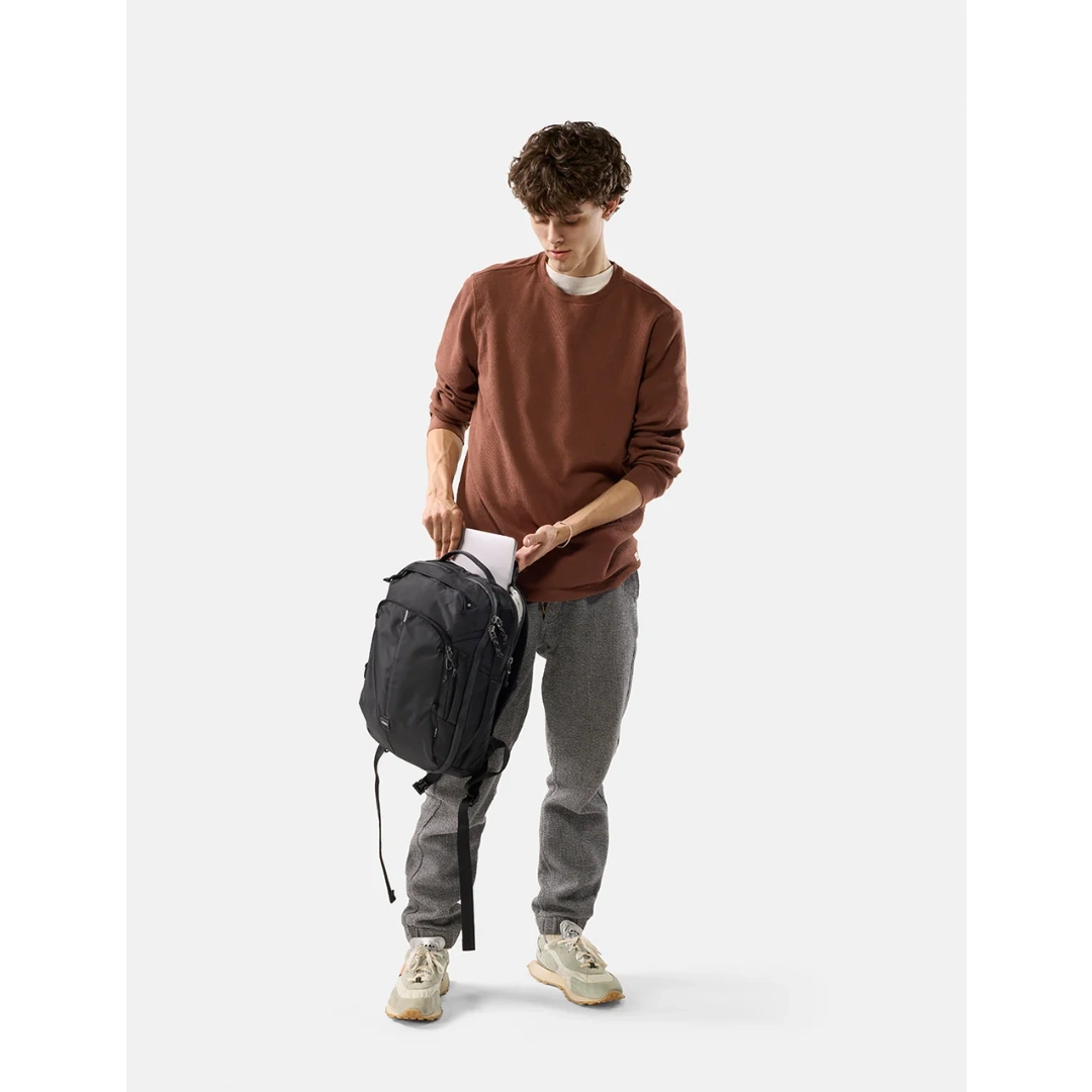 Matador 18 liter Personal Item Travelpack, sort med plads til computer