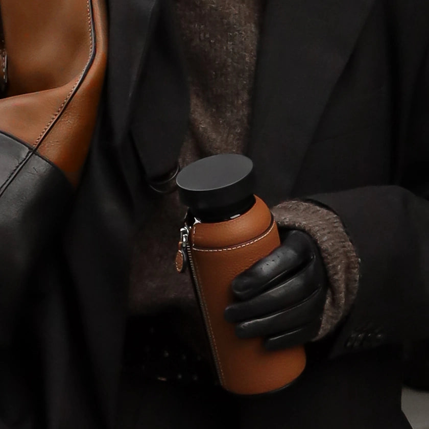 dame med Naal drikkeflaske Cognac