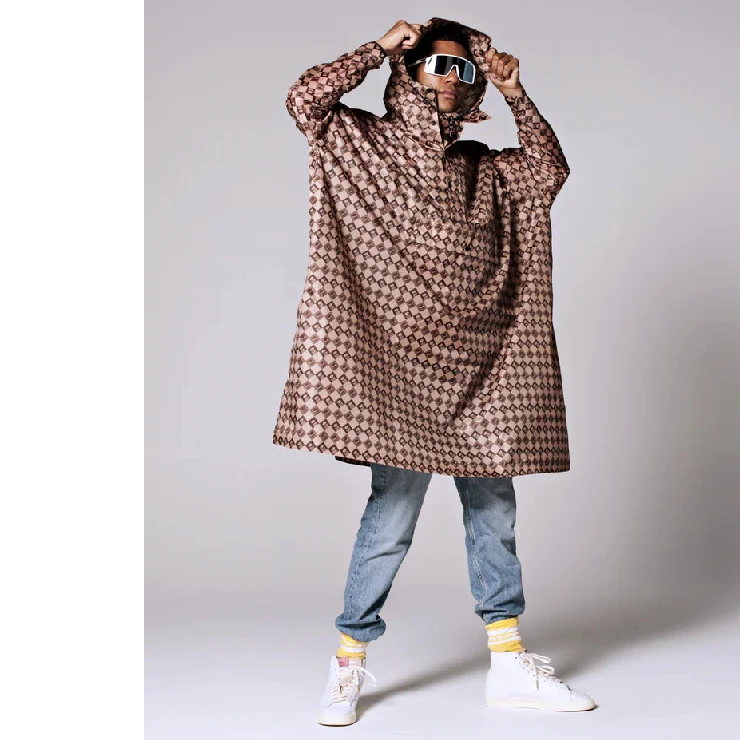 mand med rainkiss regnponcho damier