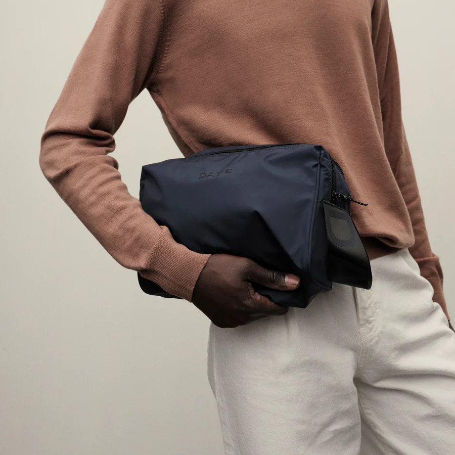 mand med unigraph toilettaske lifestyle