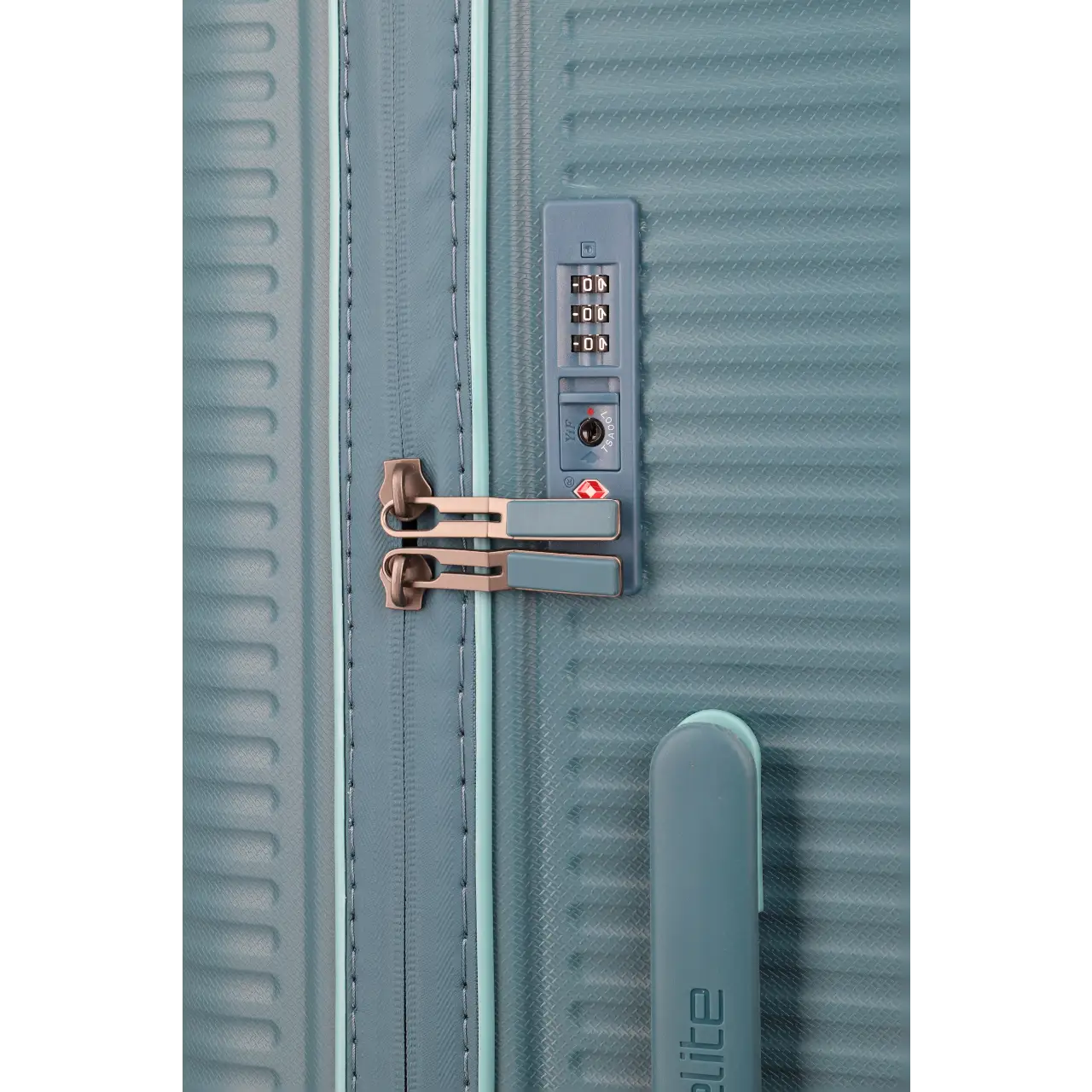 travelite Roomer medium trunk kuffert Aqua, lås