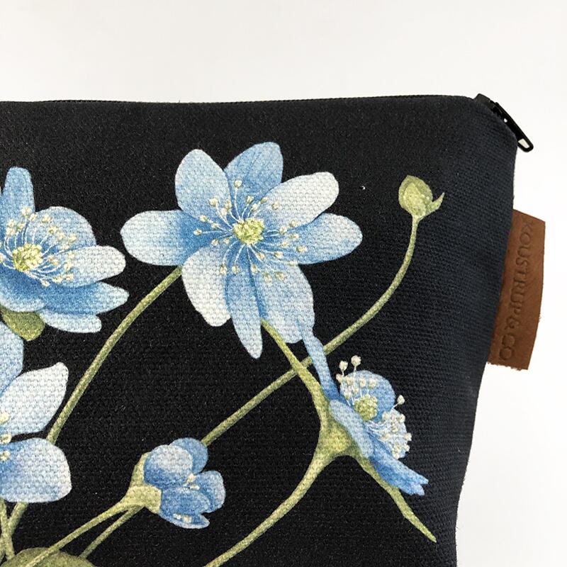 kosmetik taske anemone blå økologisk vegan hvid baggrund