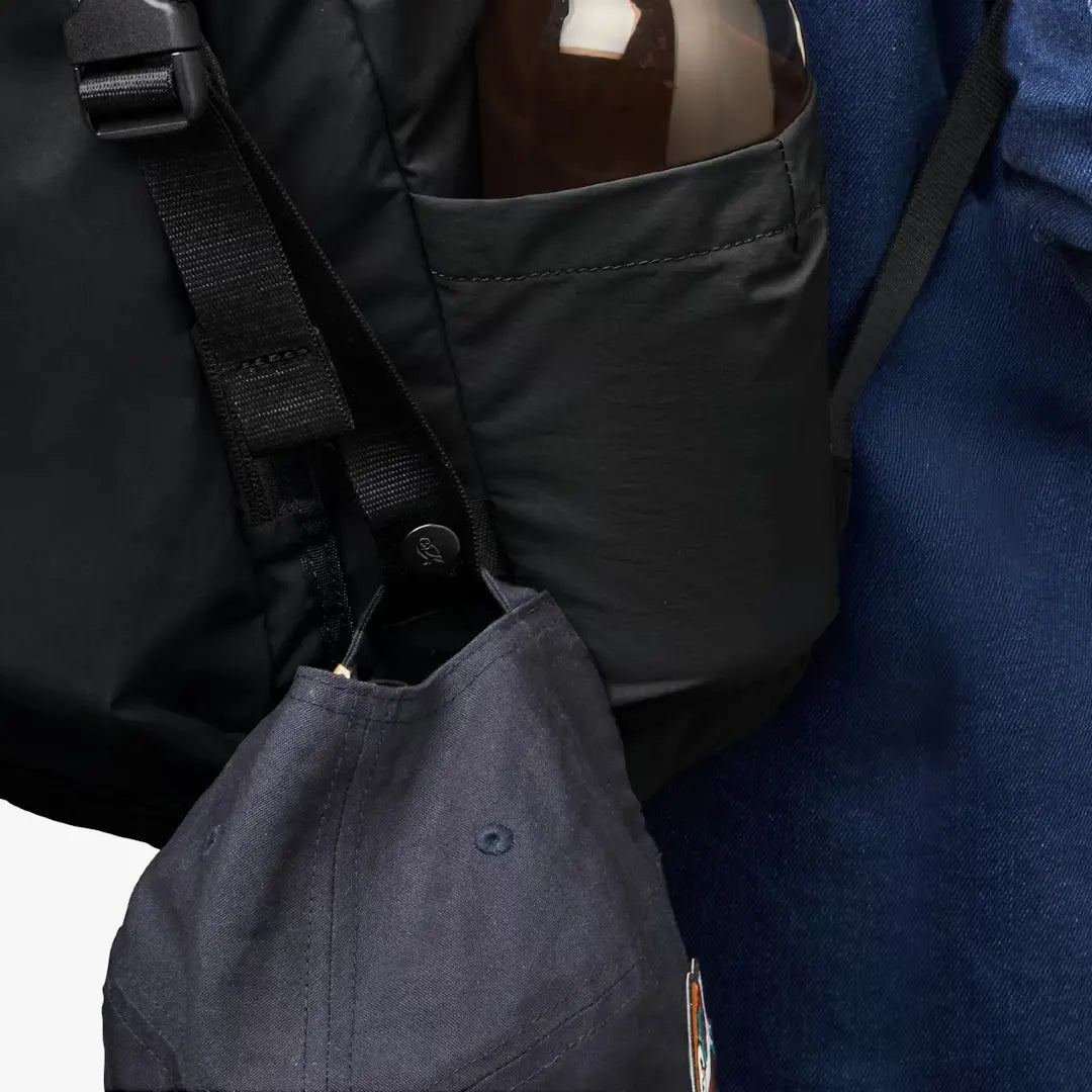 Bellroy Cinch Sort Rygsæk med vedhæng