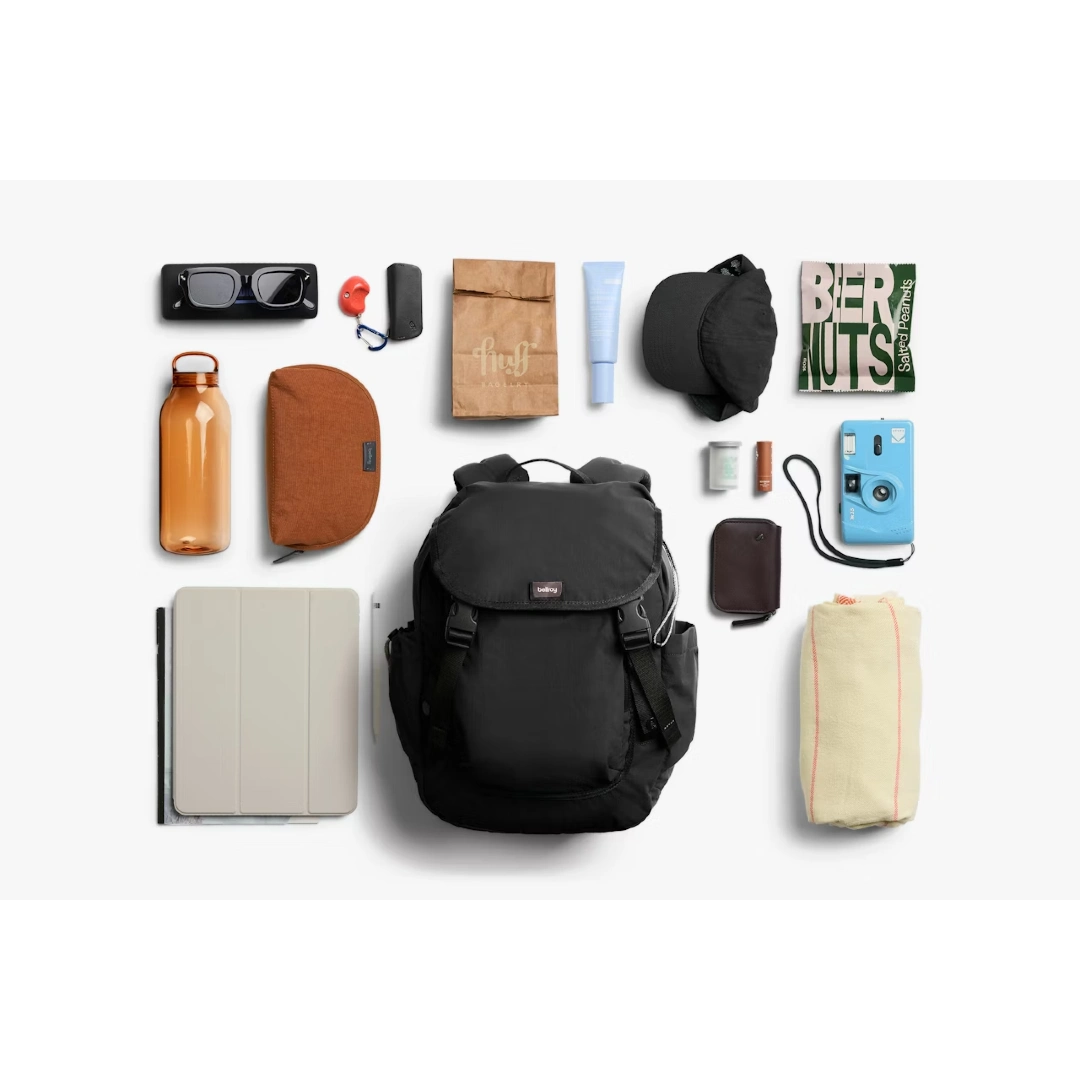 Bellroy Cinch Sort Rygsæk, flatlay