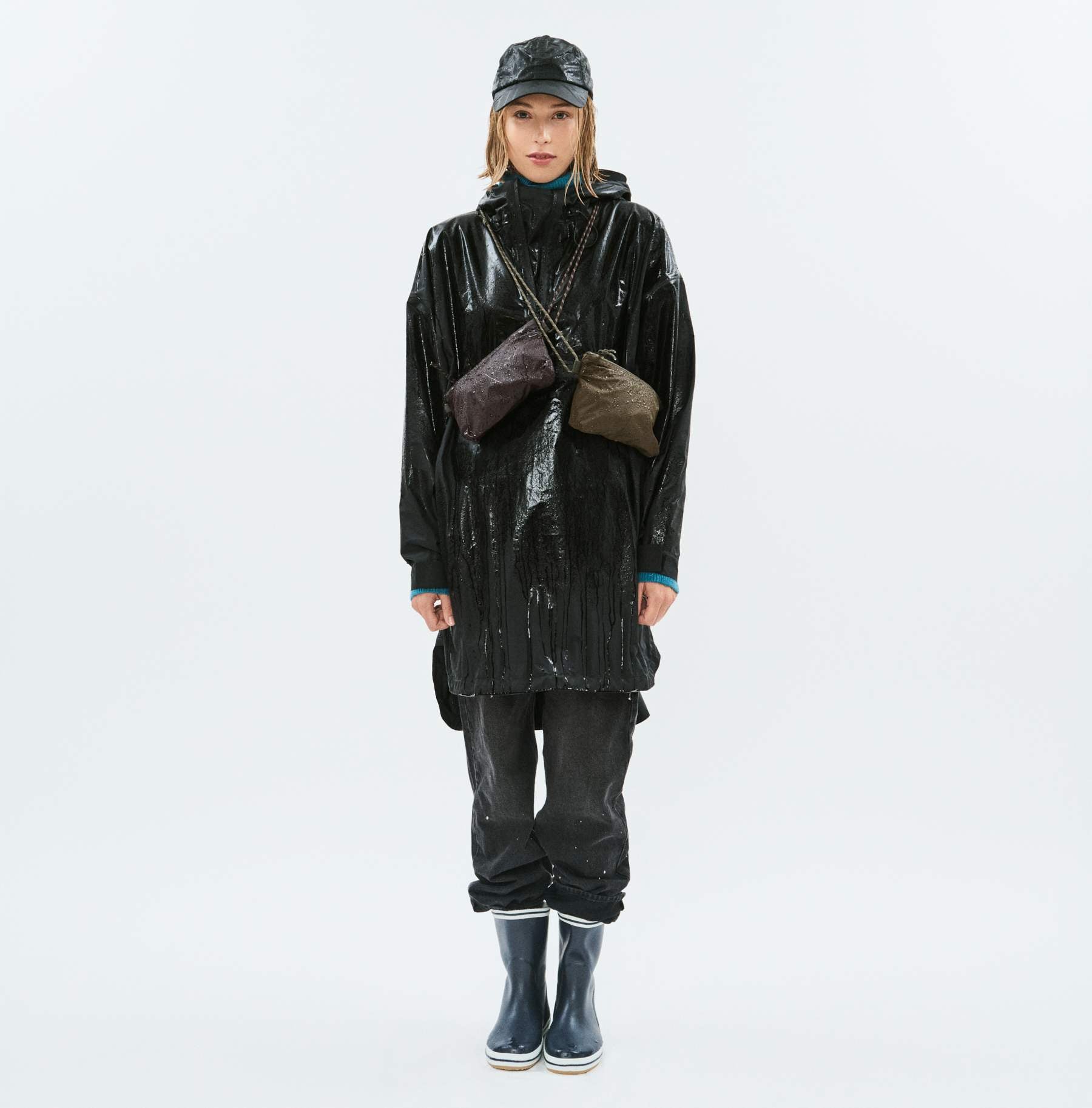 Model med Day et sort regnanorak