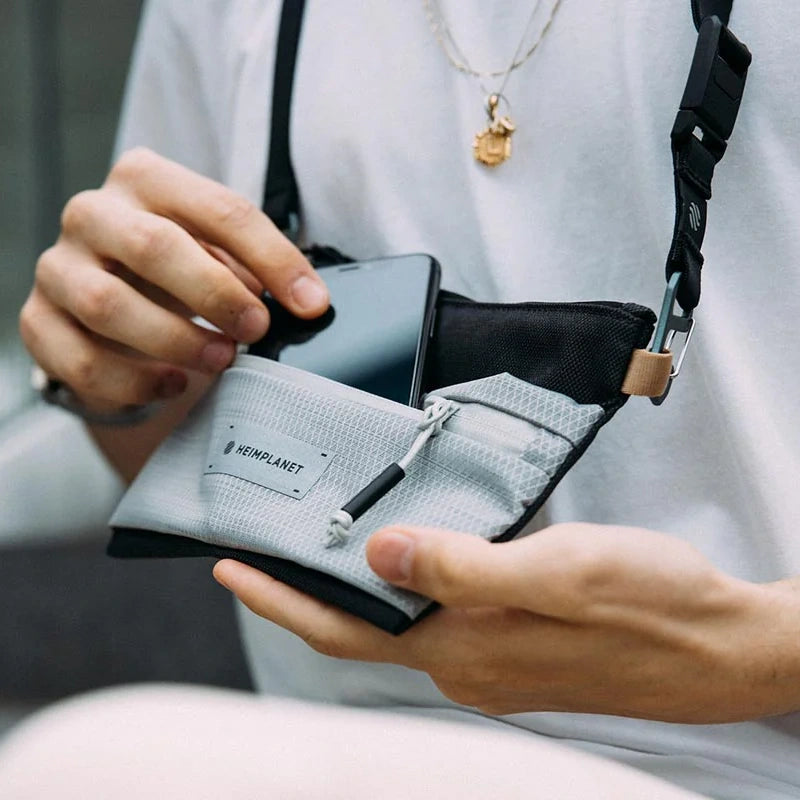 Heimplanet Carry Essentials Neck Pouch A6- Lys grå