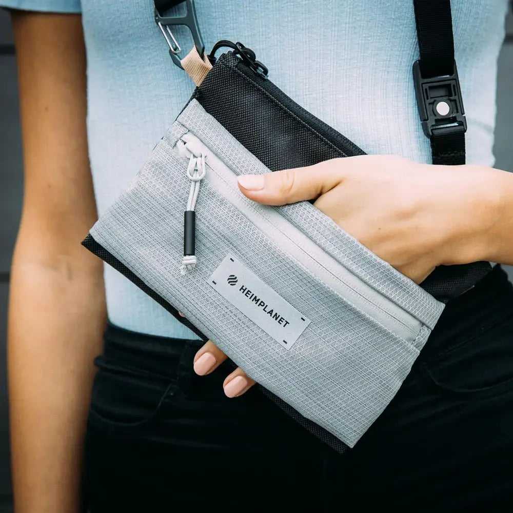 Heimplanet Carry Essentials Neck Pouch A6- Lys grå