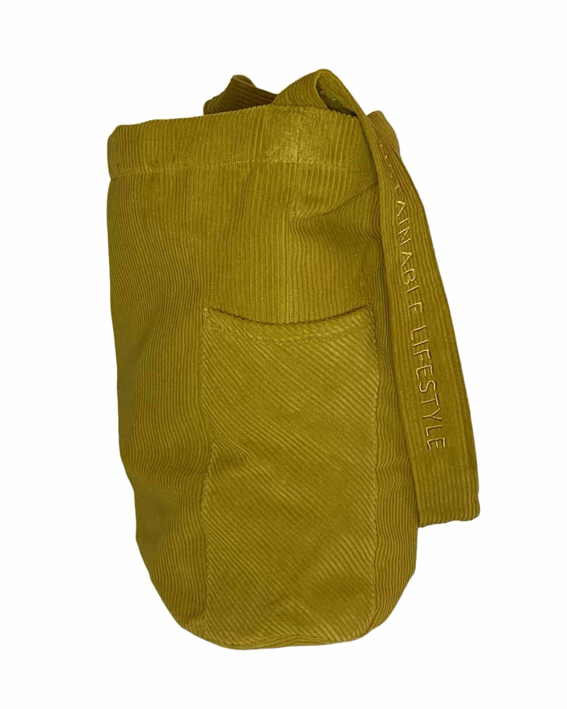 olivenfarvet cordfløjlstaske fra siden med lomme