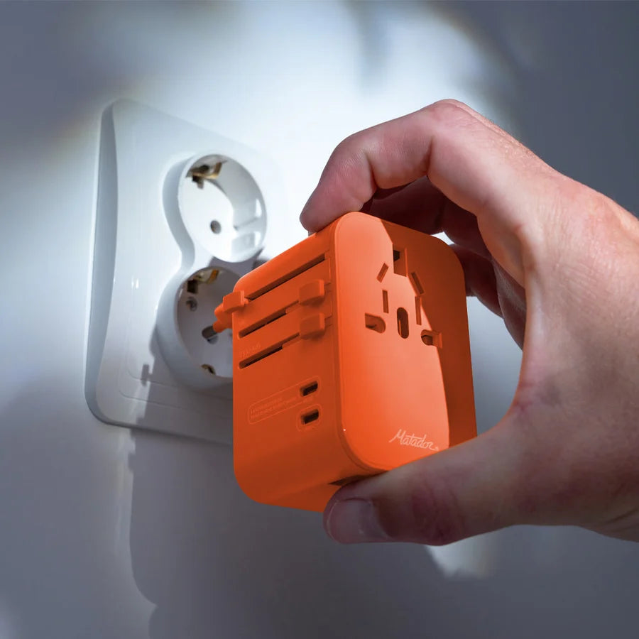 Matador Globalt rejseadapter Orange og stik