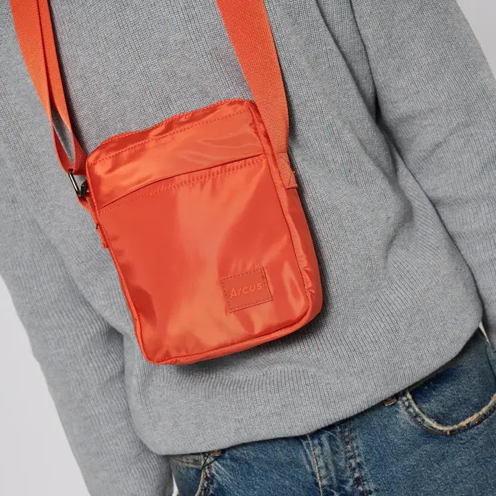 Arcus orange phone bag