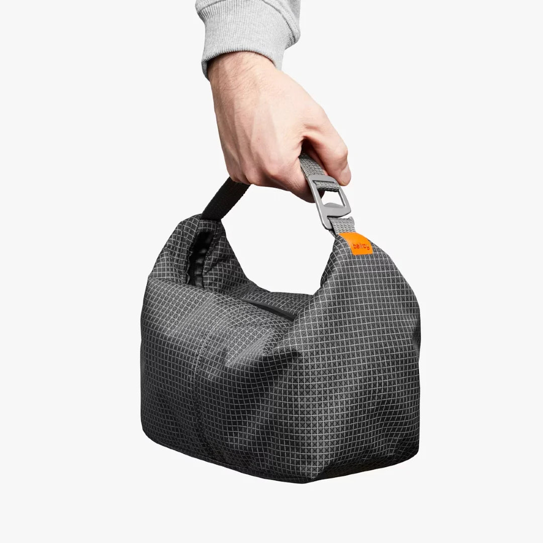 Bellroy Cooler Caddy 6 liter i hånd
