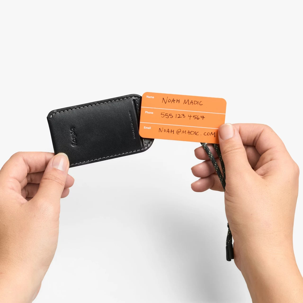 Bellroy sort kuffertmærke, med indstik