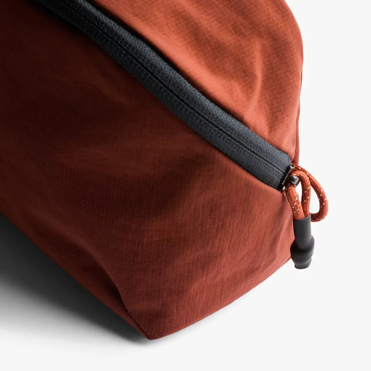 bellroy lite pouch 3 liter clay detalje