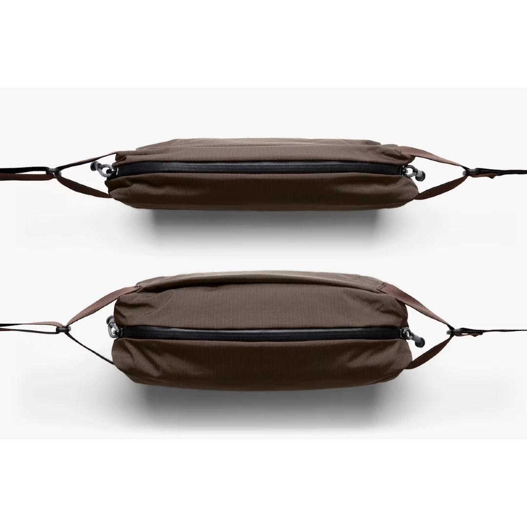 Bellroy Lite Sling i farven River Rock/ Brun med og uden indhold