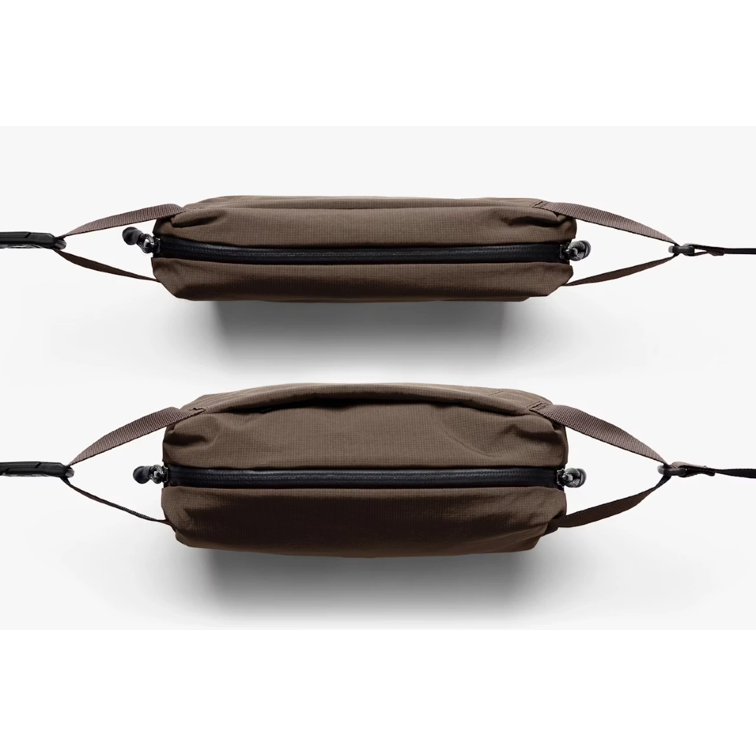 Bellroy lite sling mini river rock brun, med og uden indhold