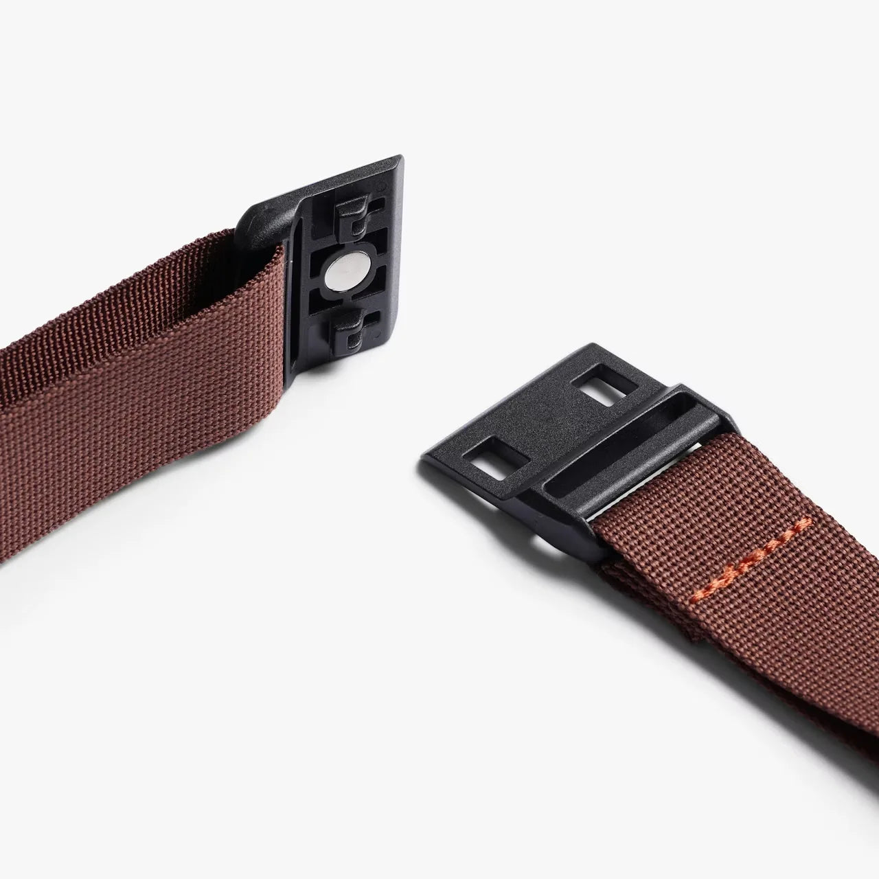 Bellroy lite sling clay, magnetisk spænde