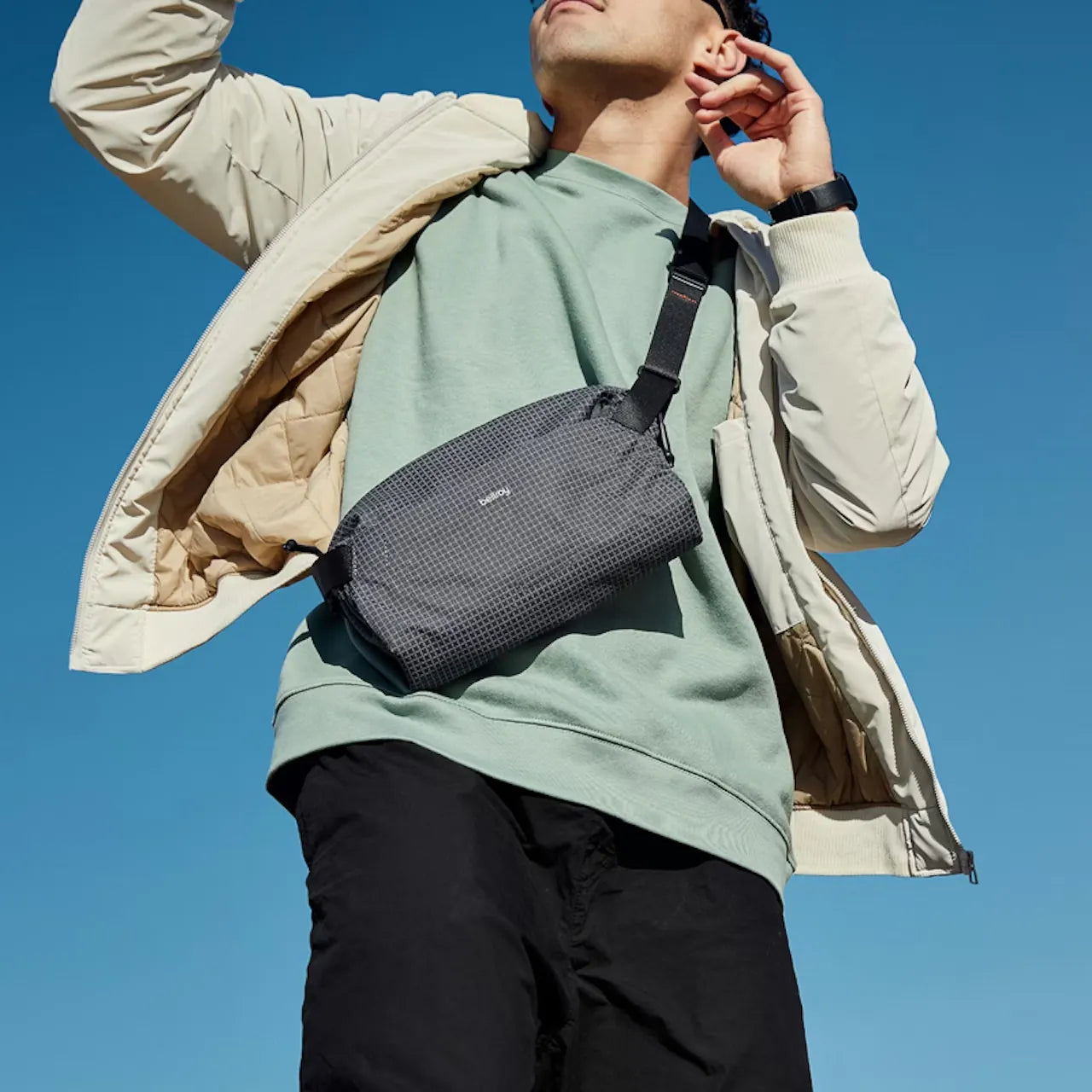 model med Bellroy Lite Sling