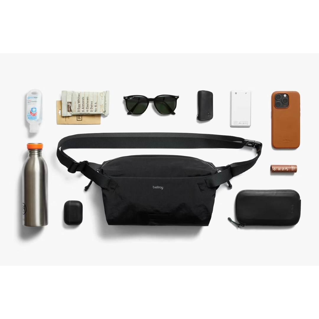 Bellroy sort lite sling, med eksempel på indhold